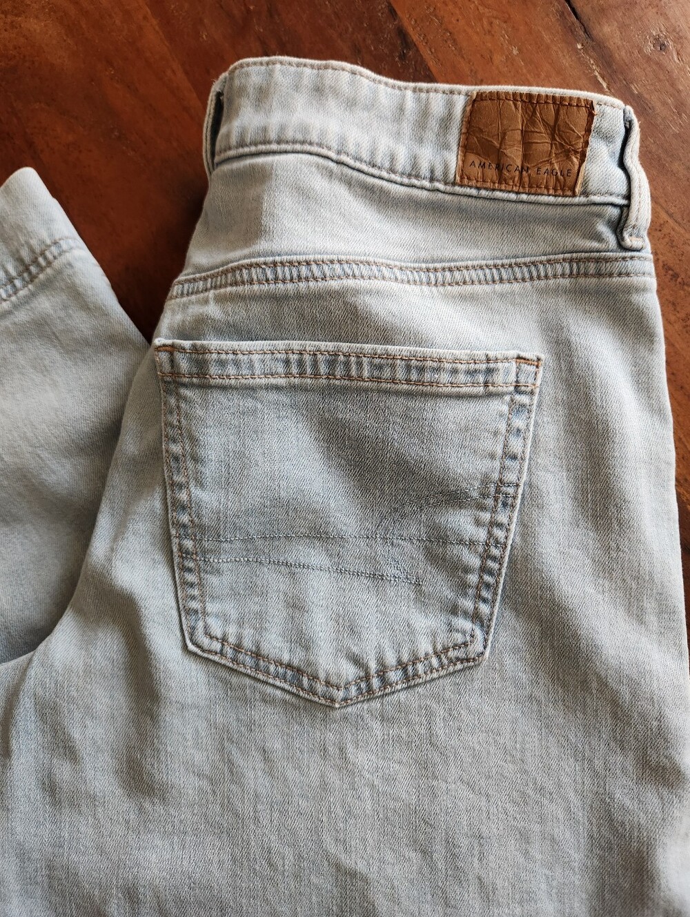 American Eagle Low Rise Wide-Leg Jeans In Faded Light Wash 4 - Picture 3 of 13